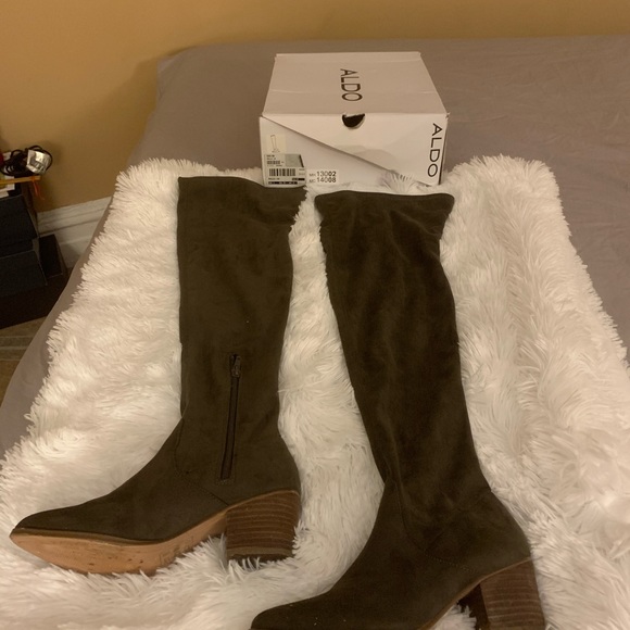 Over the knee boots - Picture 5 of 6